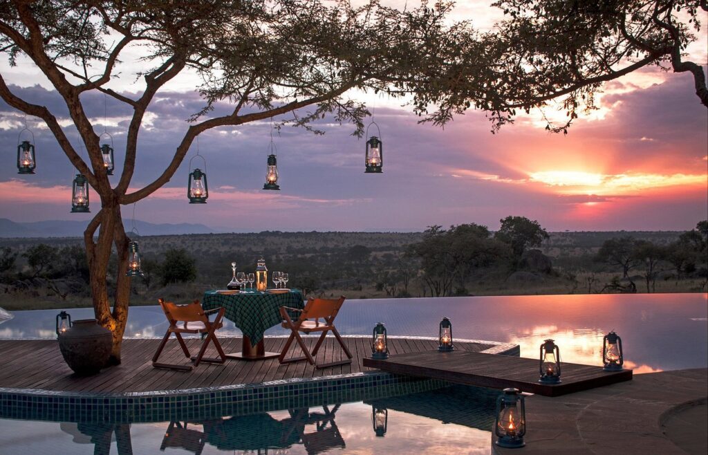 dining-by-the-pool