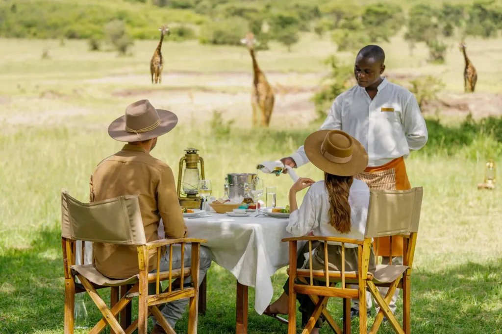 romantic_safari_serengeti_meal_by_a_couple