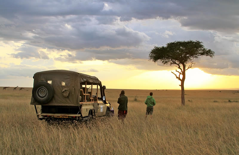 A traveller on a guided 4x4 self drive safari with a ranger A traveller on a guided 4x4 self drive safari with a ranger